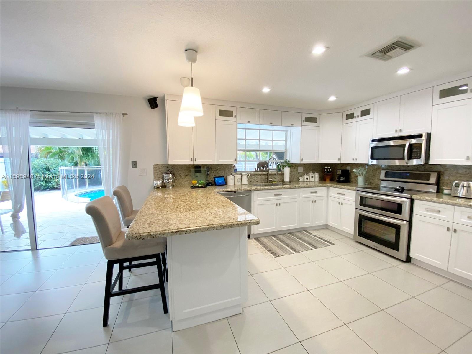 TAMIAMI LAKES SEC 1 - Residential