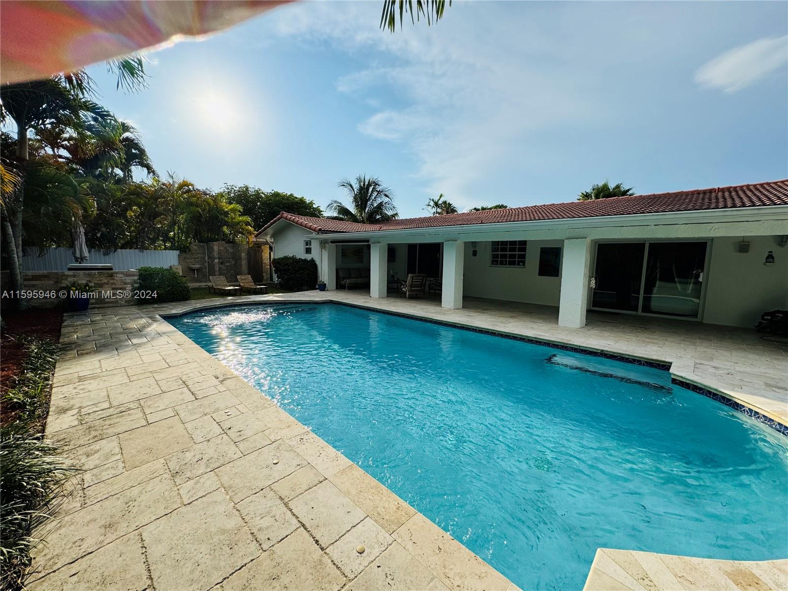 TAMIAMI LAKES SEC 1 - Residential