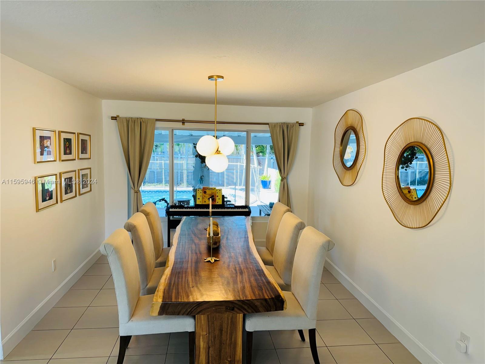 TAMIAMI LAKES SEC 1 - Residential