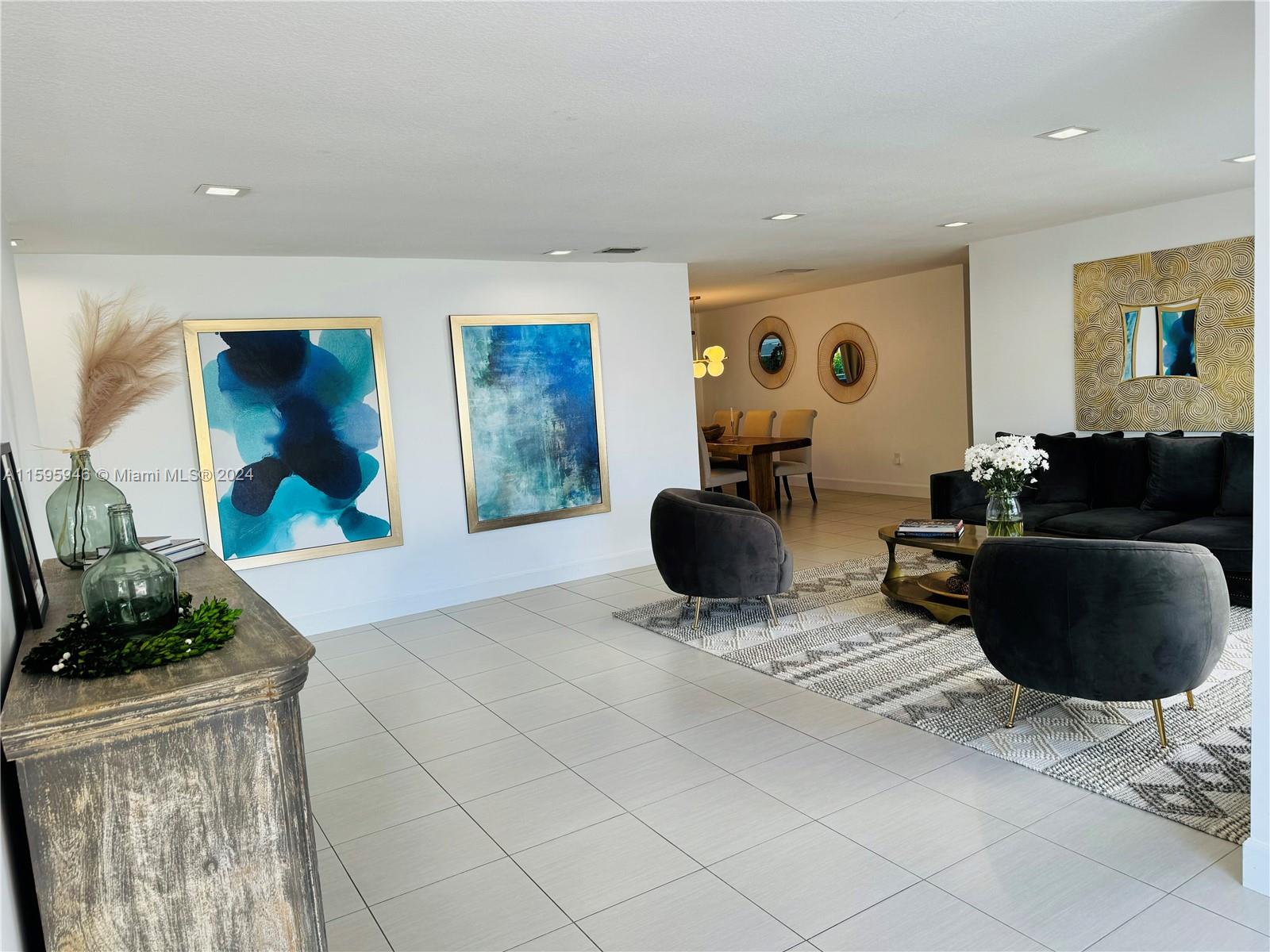 TAMIAMI LAKES SEC 1 - Residential