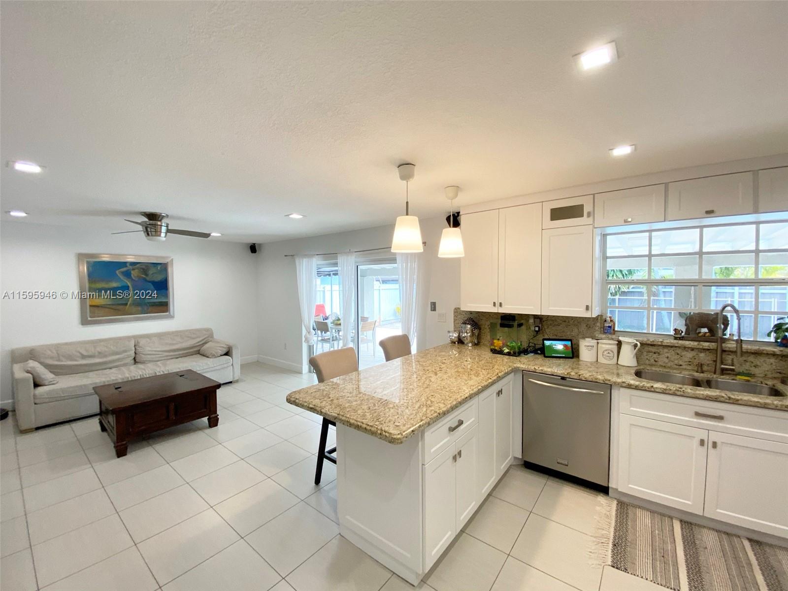 TAMIAMI LAKES SEC 1 - Residential