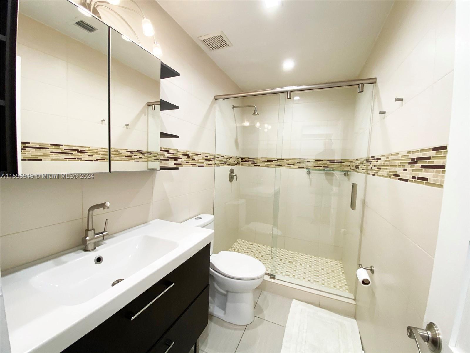 TAMIAMI LAKES SEC 1 - Residential