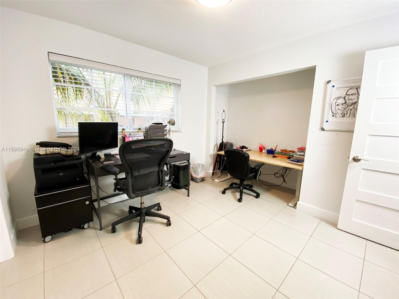 TAMIAMI LAKES SEC 1 - Residential