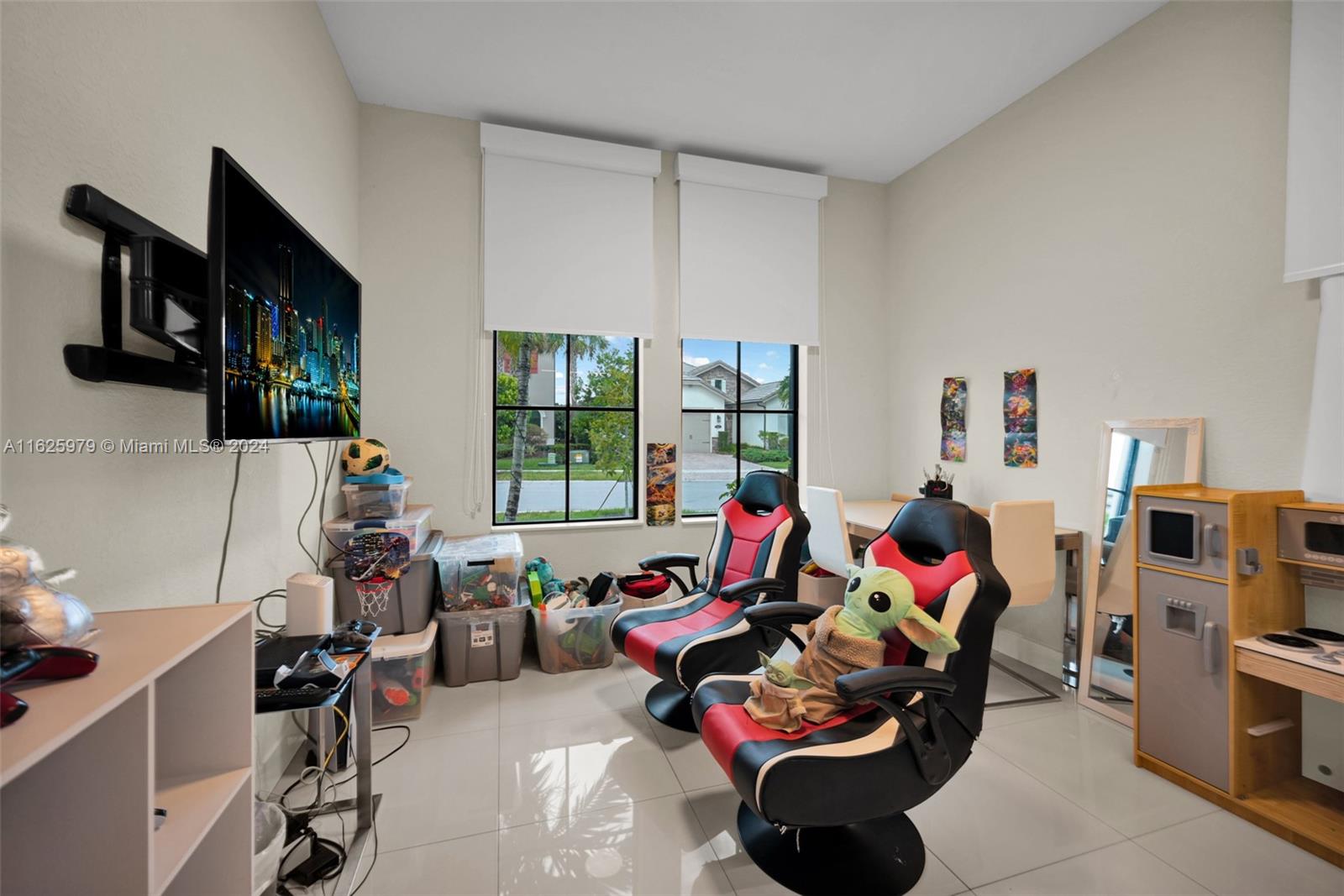 PEMBROKE LAKES SOUTH - Residential