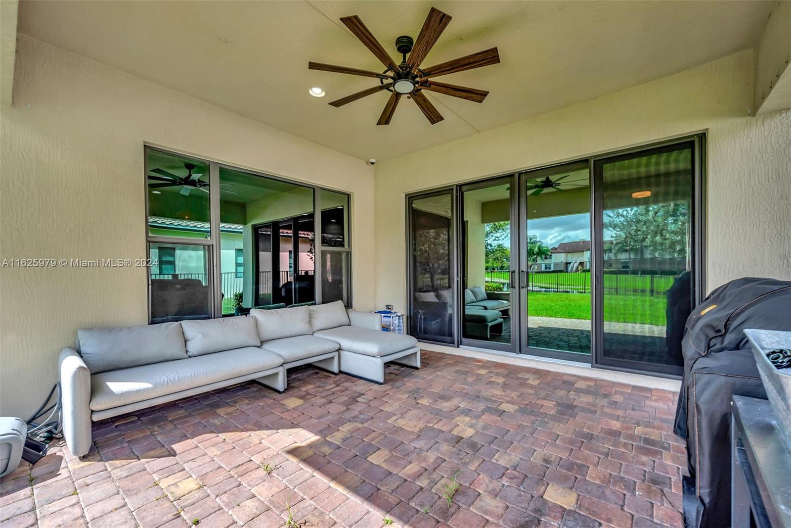 PEMBROKE LAKES SOUTH - Residential