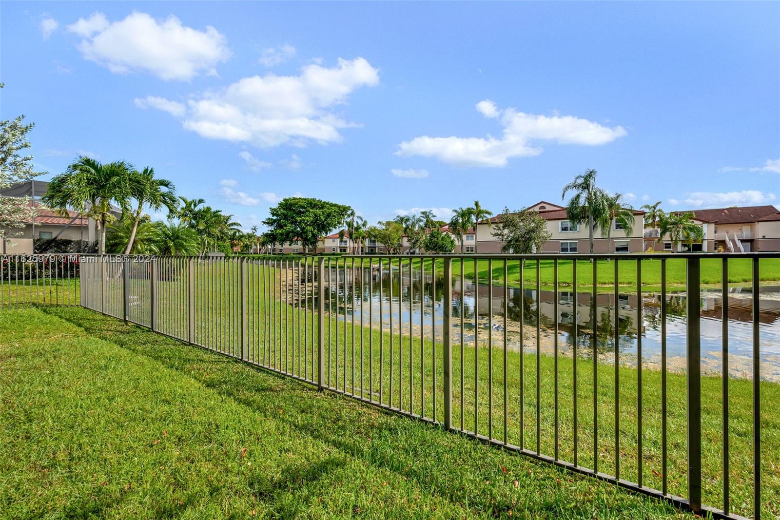 PEMBROKE LAKES SOUTH - Residential