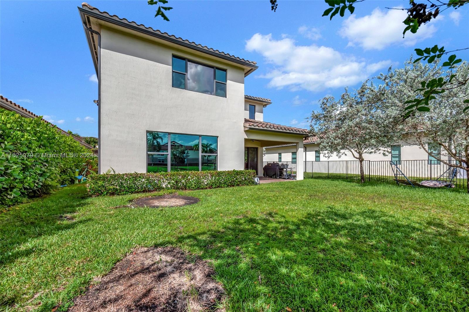 PEMBROKE LAKES SOUTH - Residential