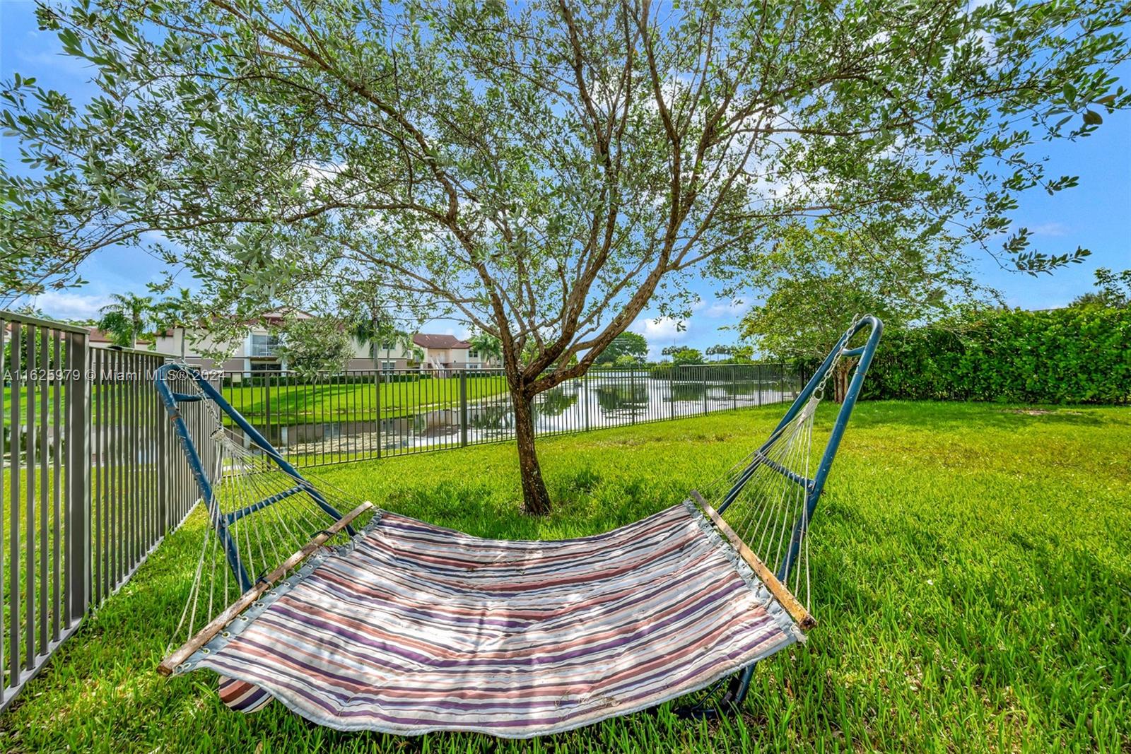 PEMBROKE LAKES SOUTH - Residential