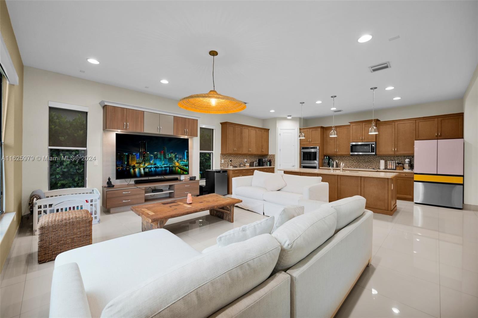 PEMBROKE LAKES SOUTH - Residential