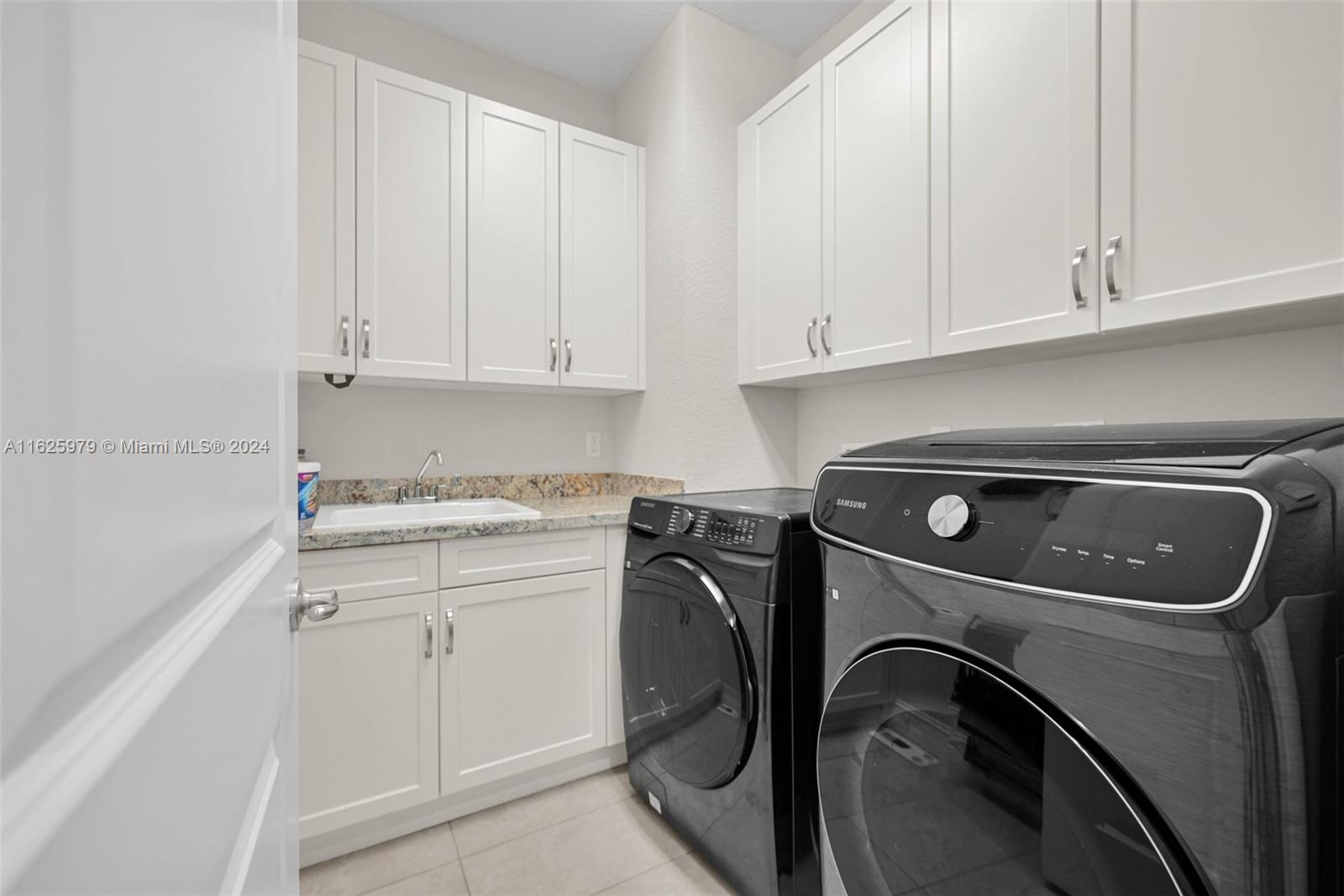 PEMBROKE LAKES SOUTH - Residential