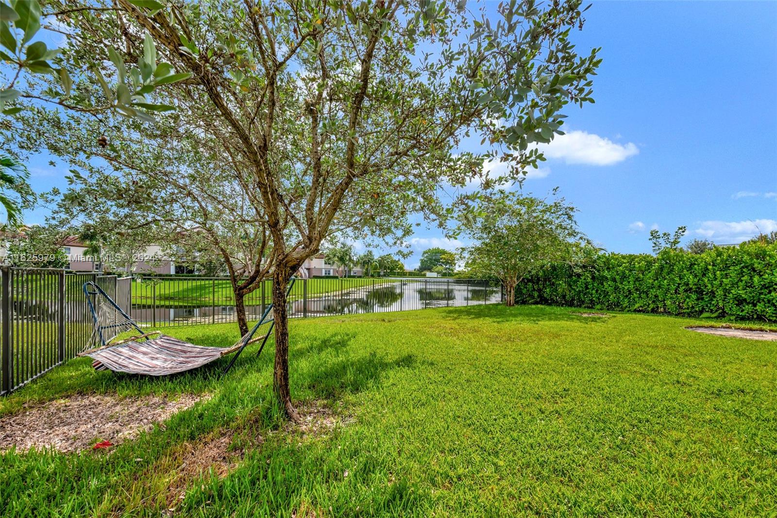 PEMBROKE LAKES SOUTH - Residential