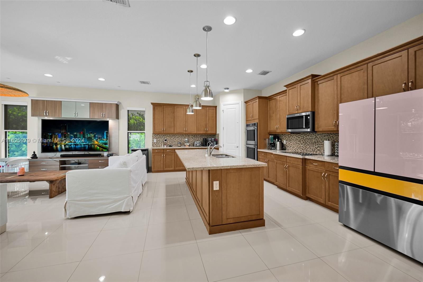 PEMBROKE LAKES SOUTH - Residential