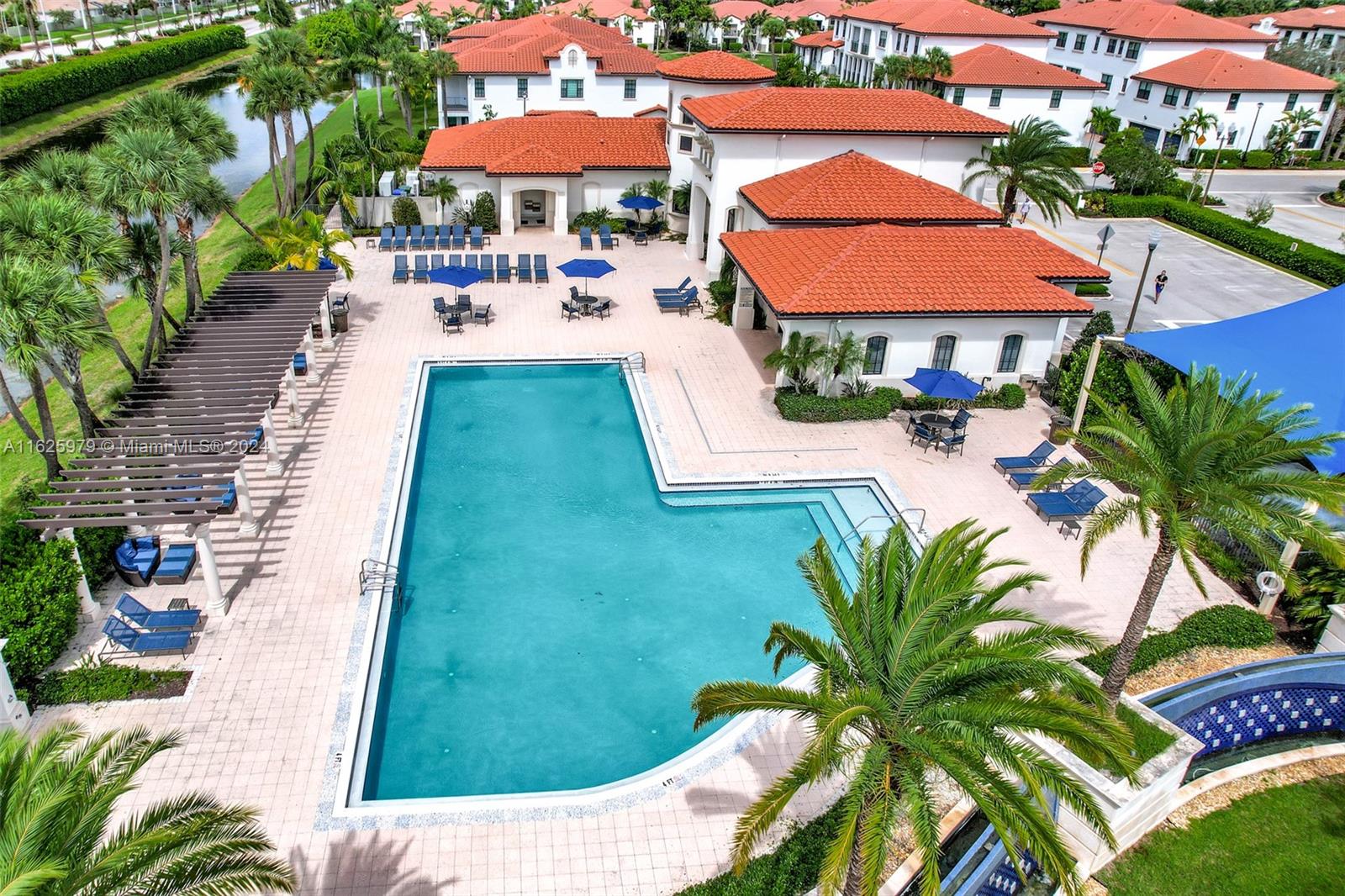 PEMBROKE LAKES SOUTH - Residential