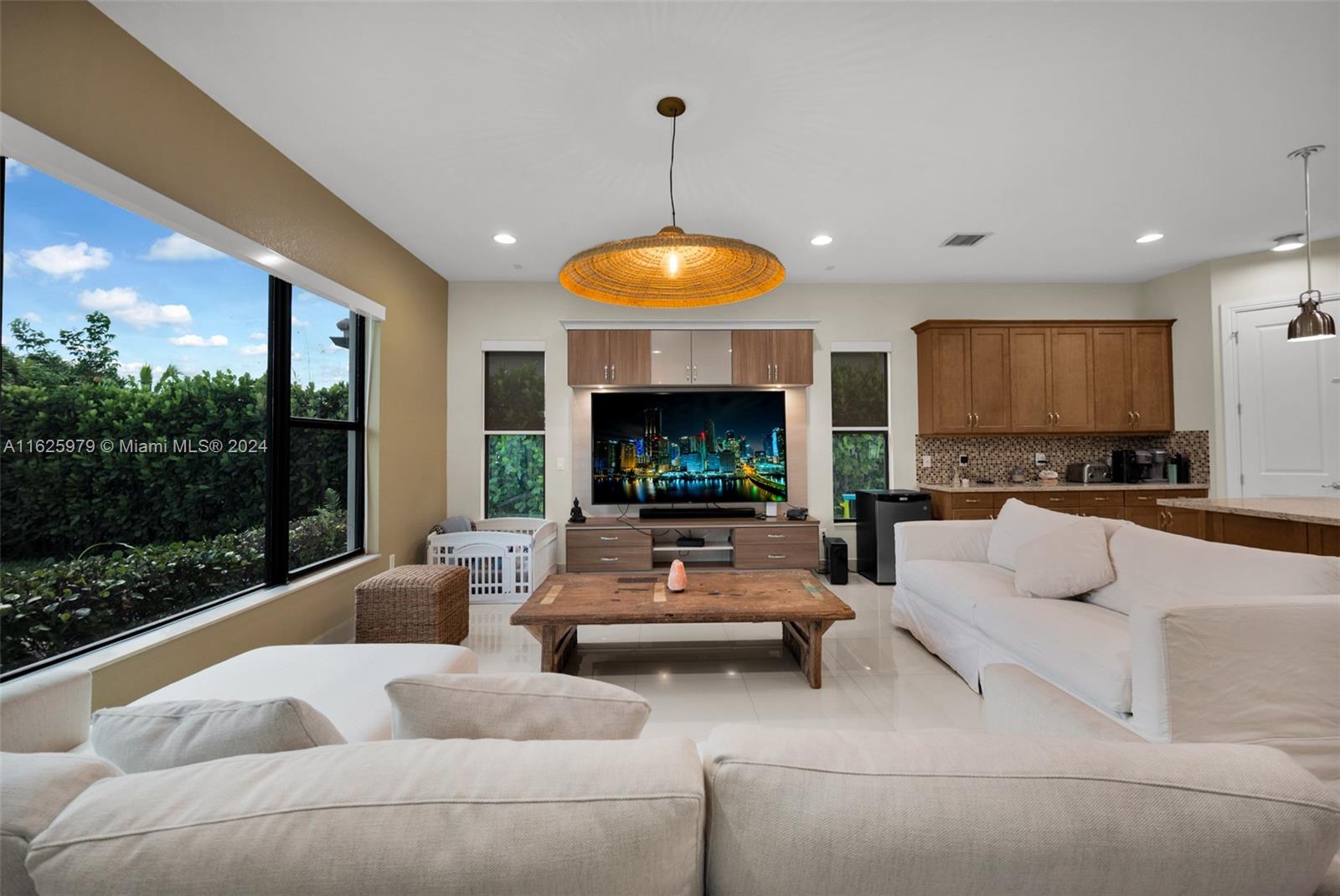 PEMBROKE LAKES SOUTH - Residential