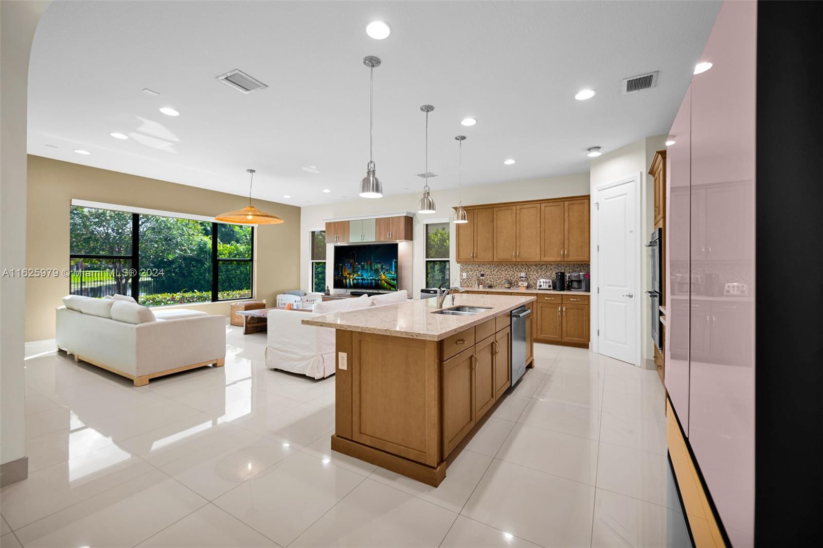 PEMBROKE LAKES SOUTH - Residential