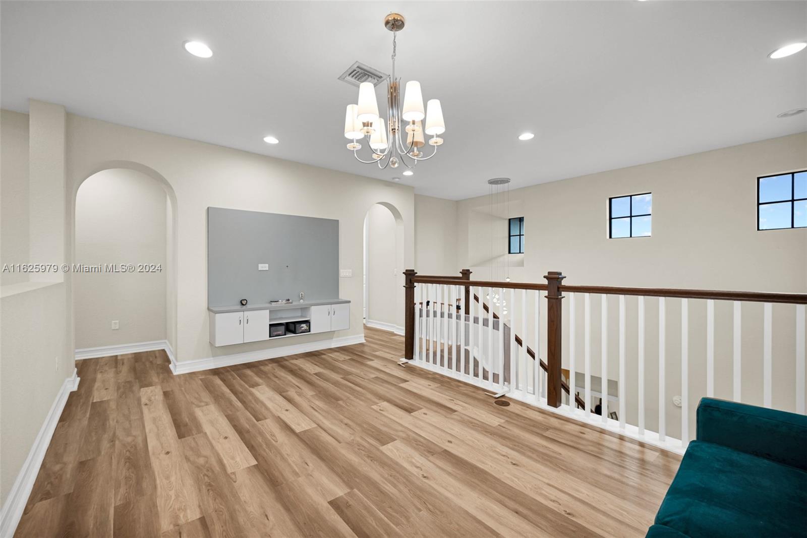 PEMBROKE LAKES SOUTH - Residential