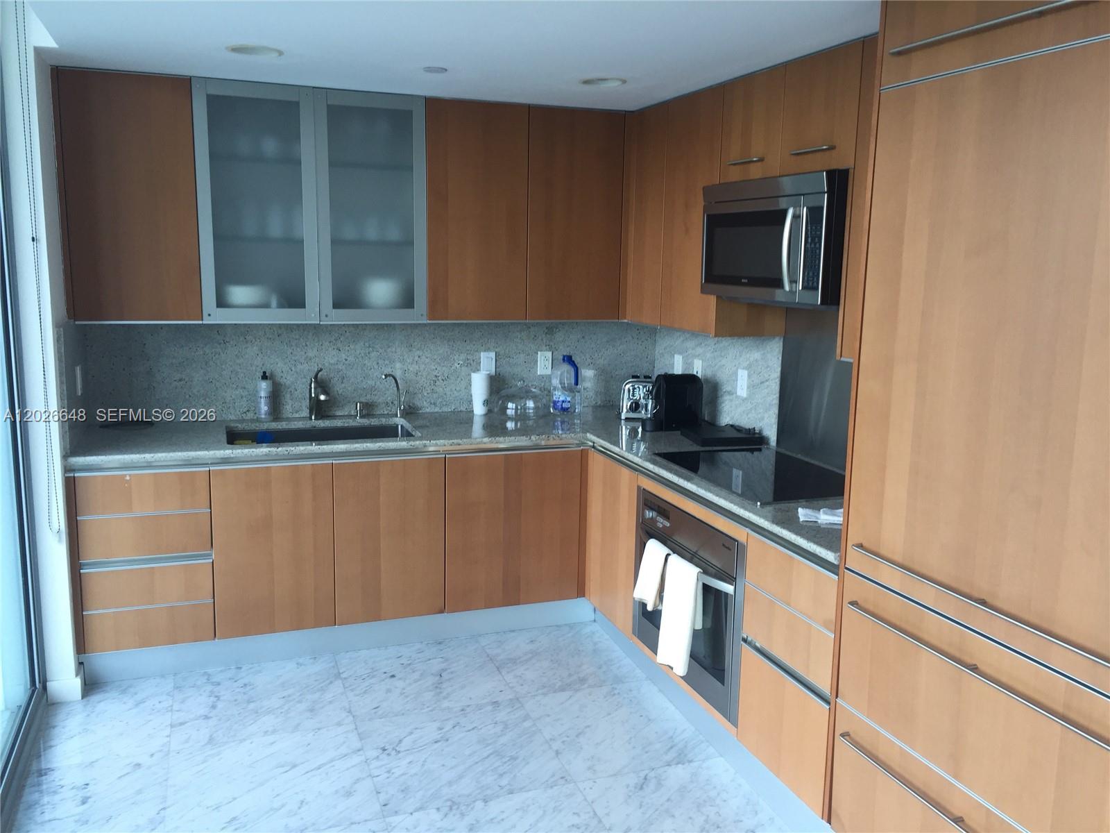 GROVENOR HOUSE CONDO - Residential Lease