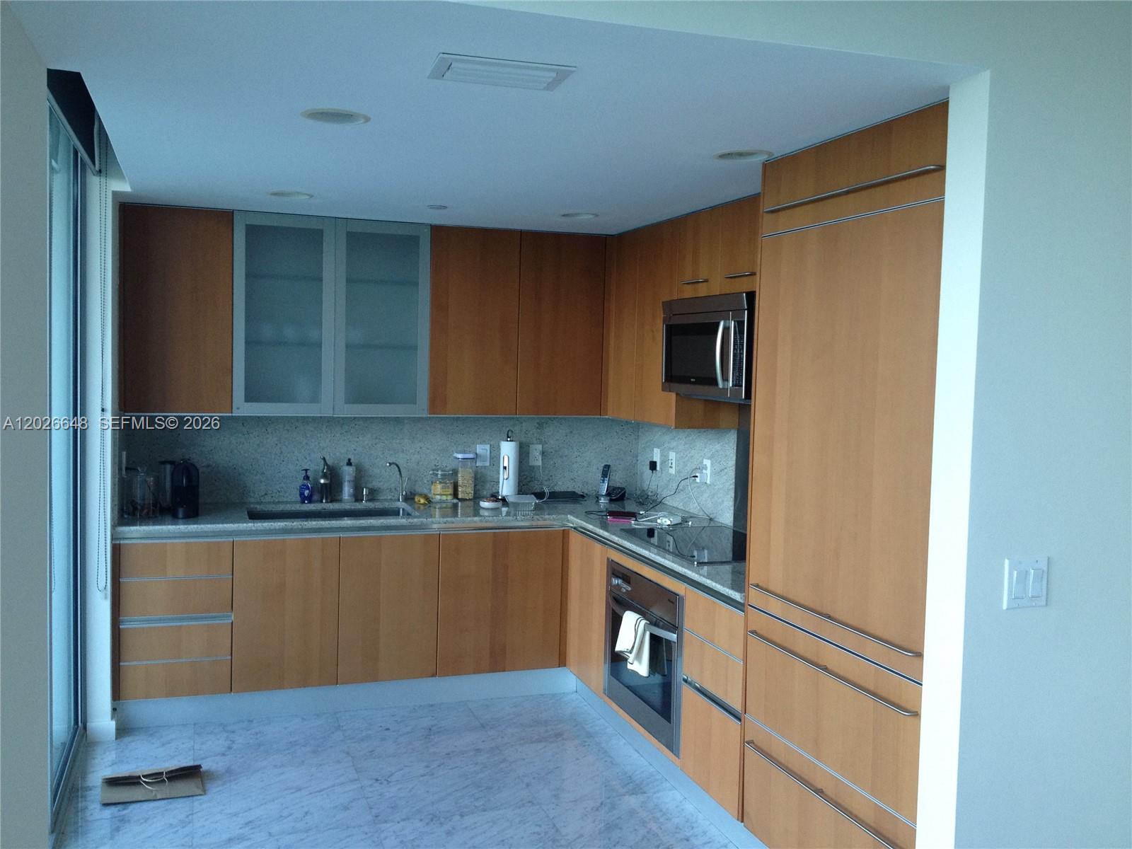 GROVENOR HOUSE CONDO - Residential Lease
