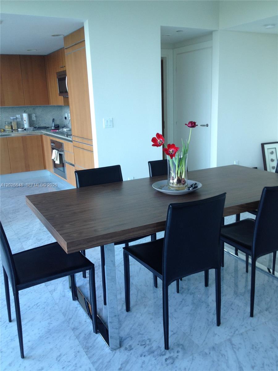 GROVENOR HOUSE CONDO - Residential Lease