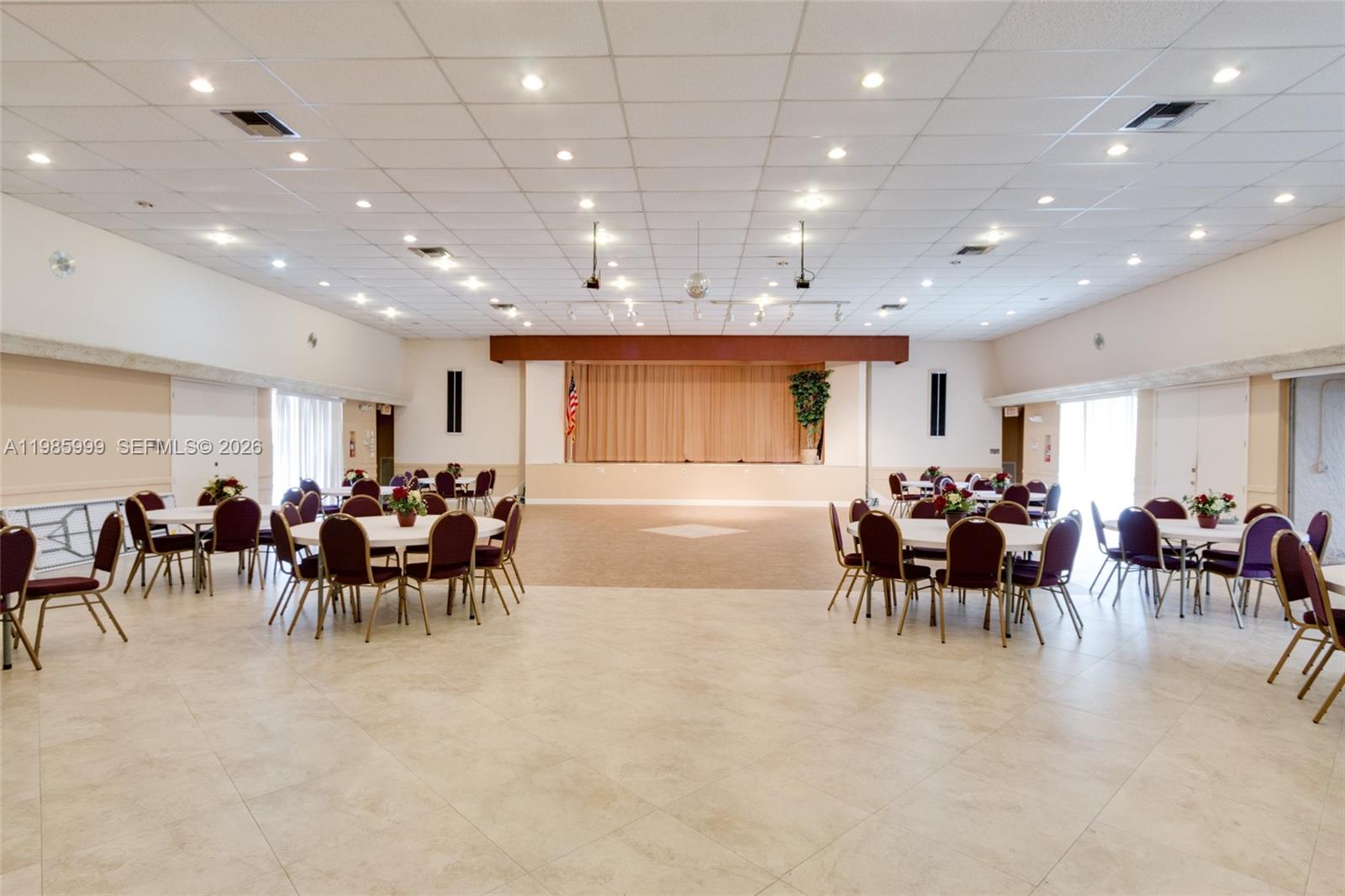 ORIOLE GOLF & TENNIS CLUB - Residential