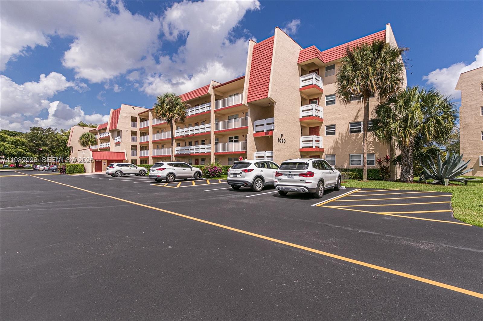 ORIOLE GOLF & TENNIS CLUB - Residential