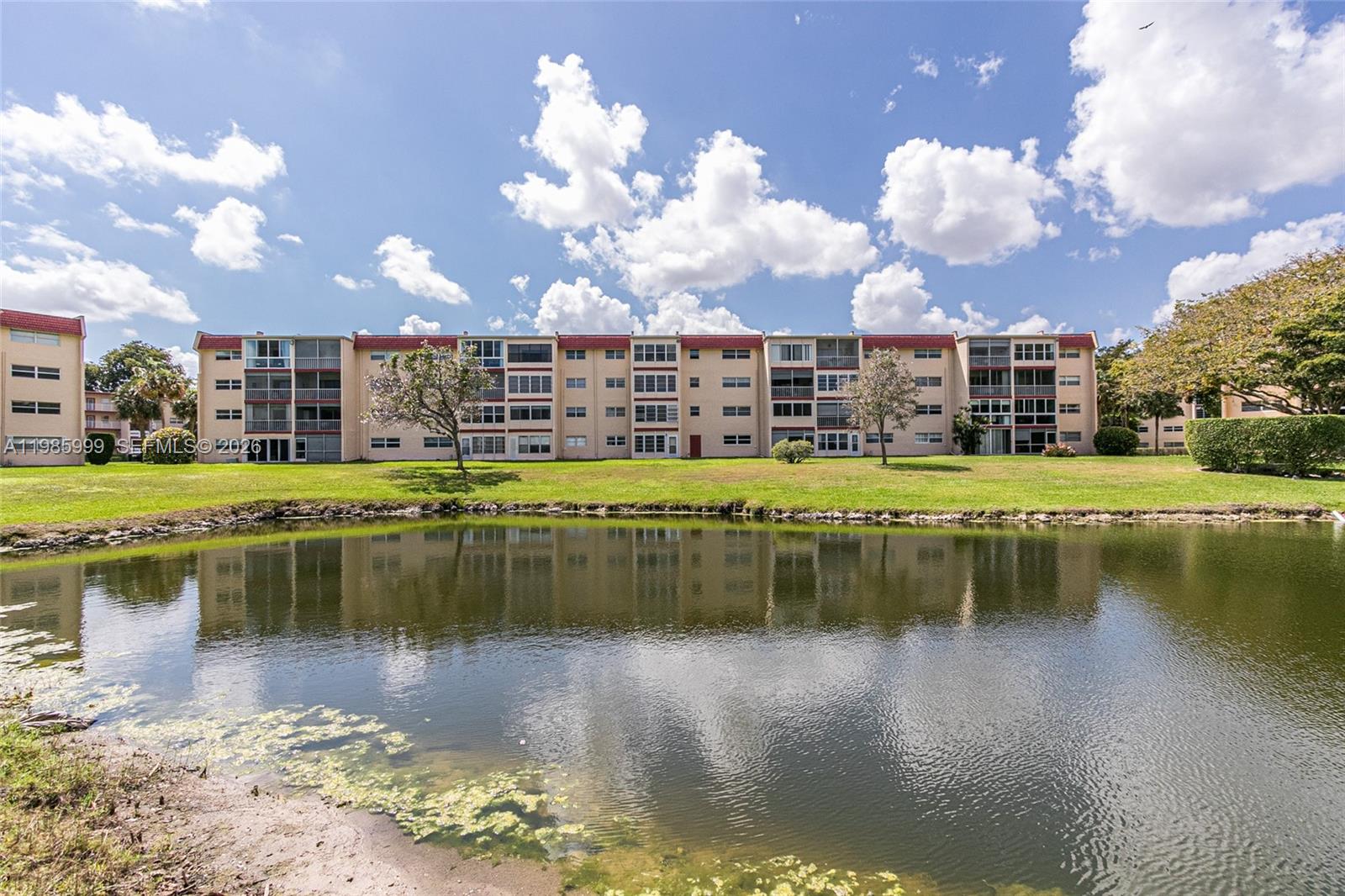 ORIOLE GOLF & TENNIS CLUB - Residential