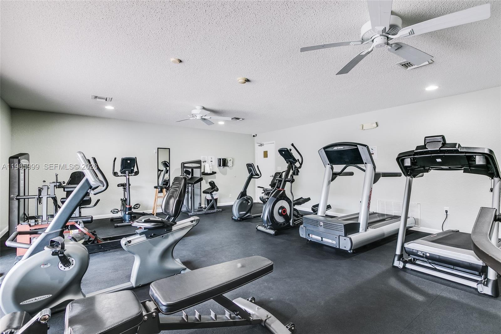 ORIOLE GOLF & TENNIS CLUB - Residential