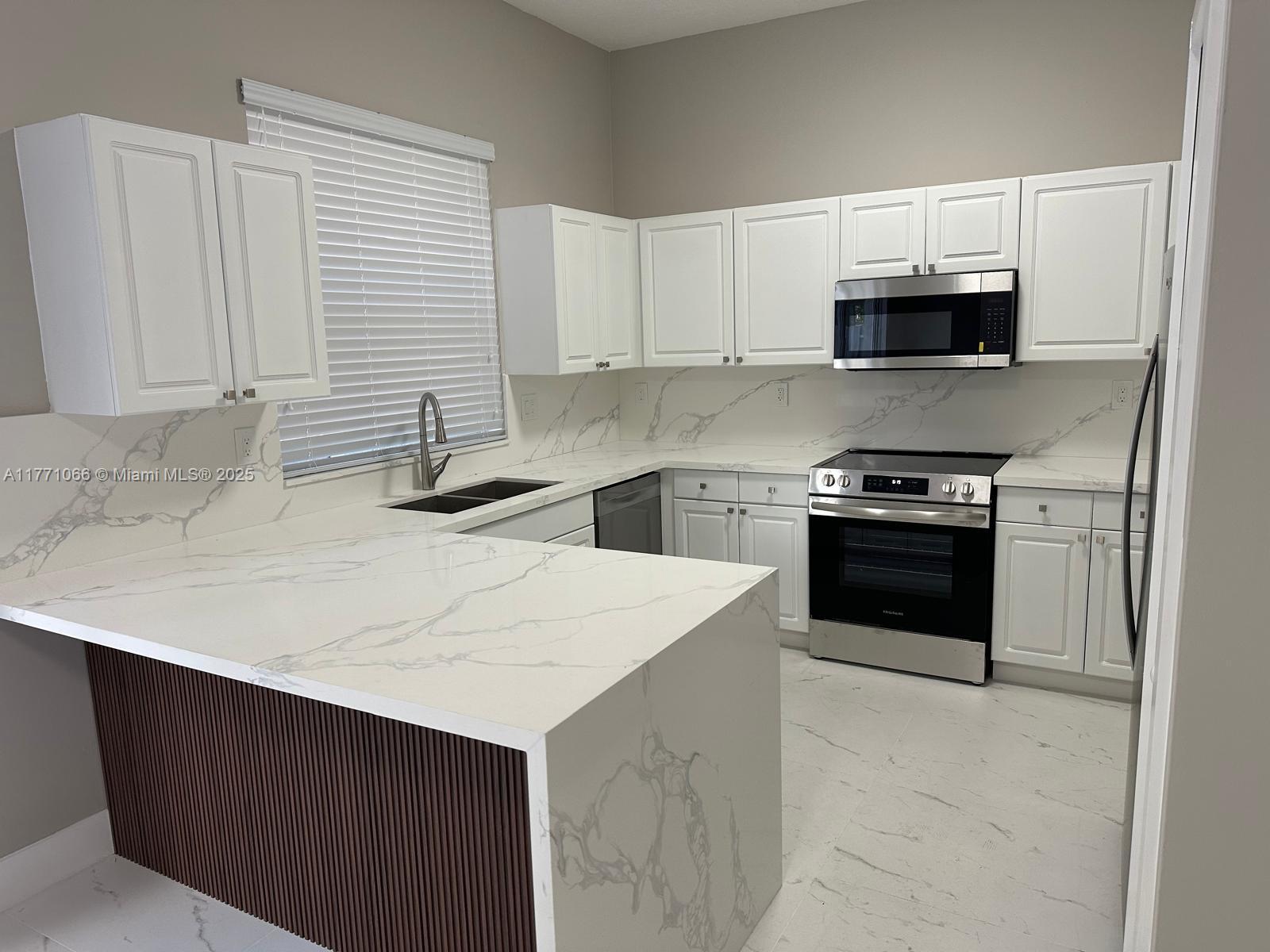 DORAL CHASE - Residential Lease