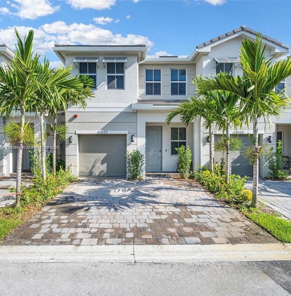MERRICK SQUARE - Residential