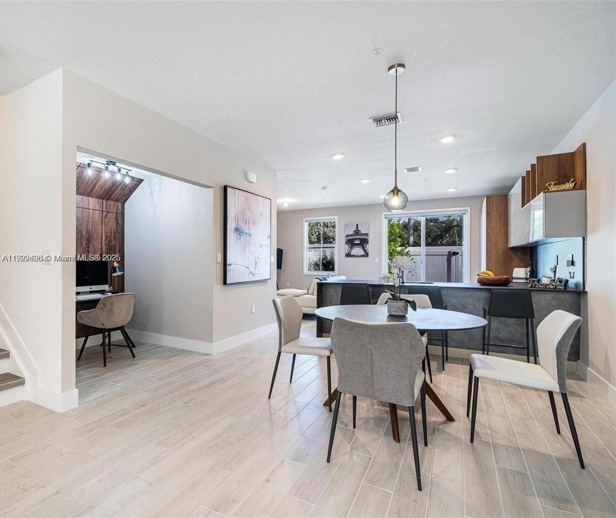 MERRICK SQUARE - Residential