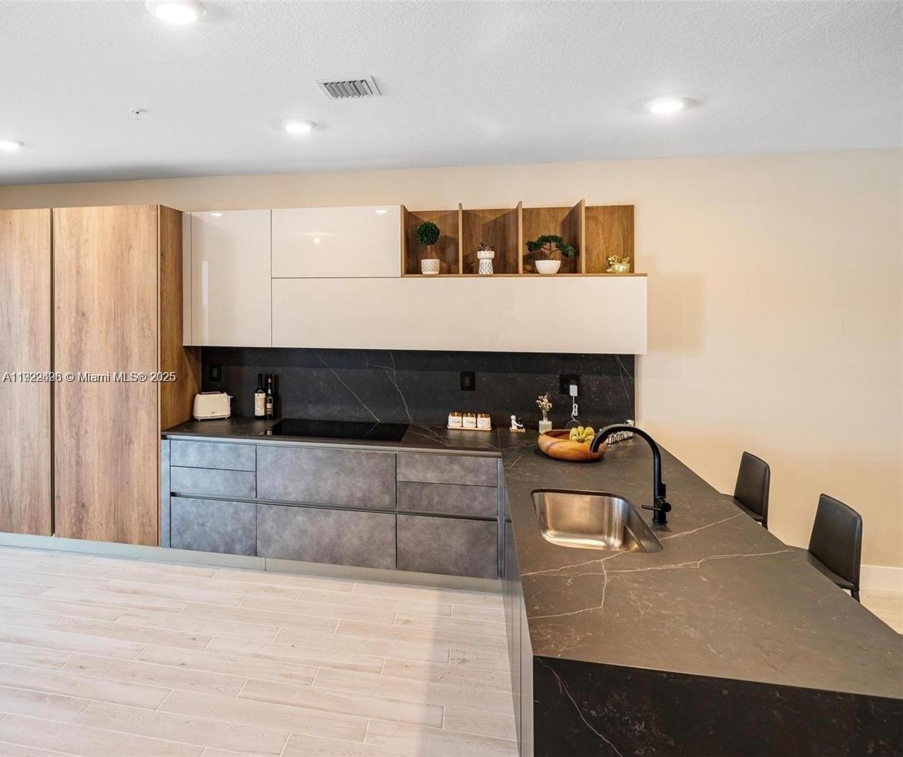 MERRICK SQUARE - Residential