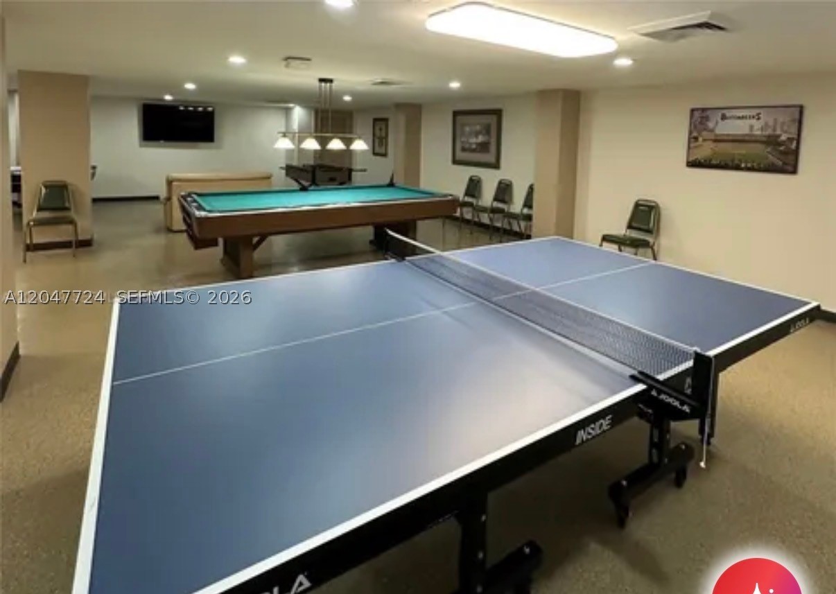 WINSTON TOWERS 500 CONDO - Residential