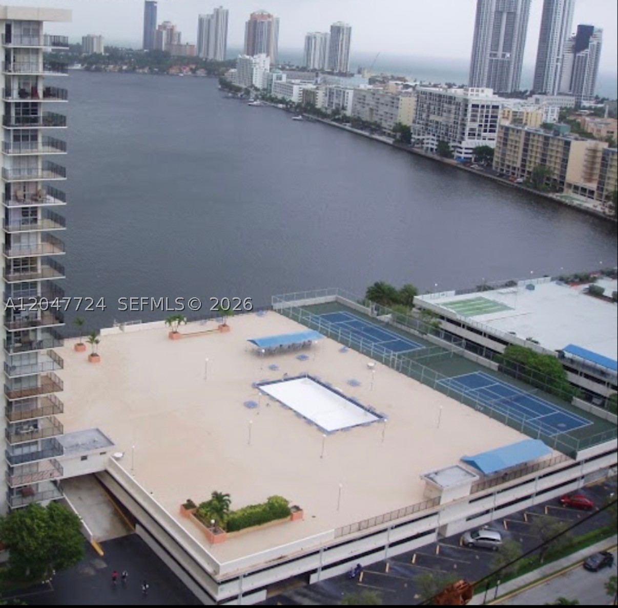 WINSTON TOWERS 500 CONDO - Residential