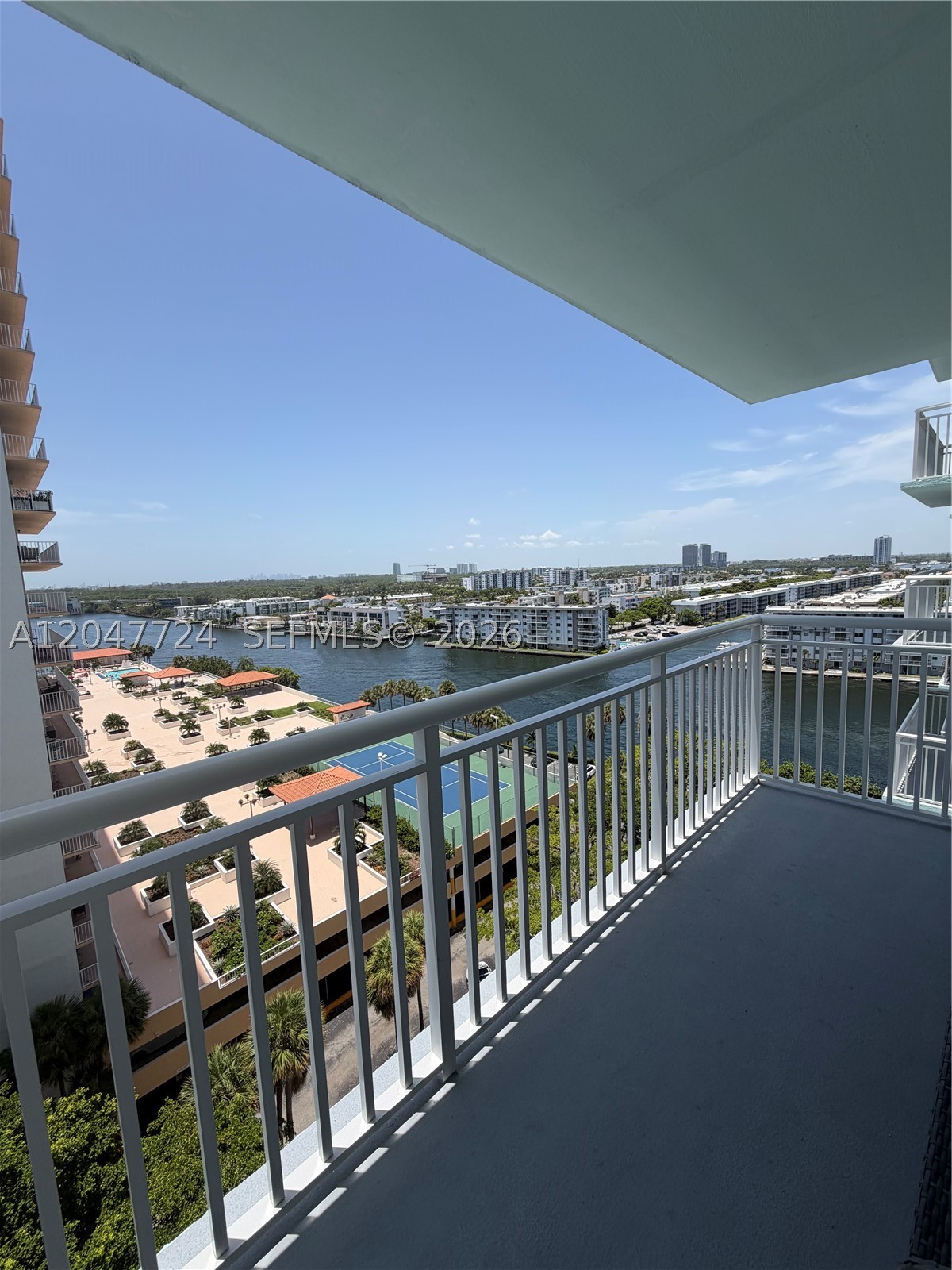 WINSTON TOWERS 500 CONDO - Residential