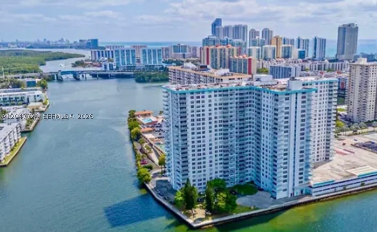 WINSTON TOWERS 500 CONDO - Residential