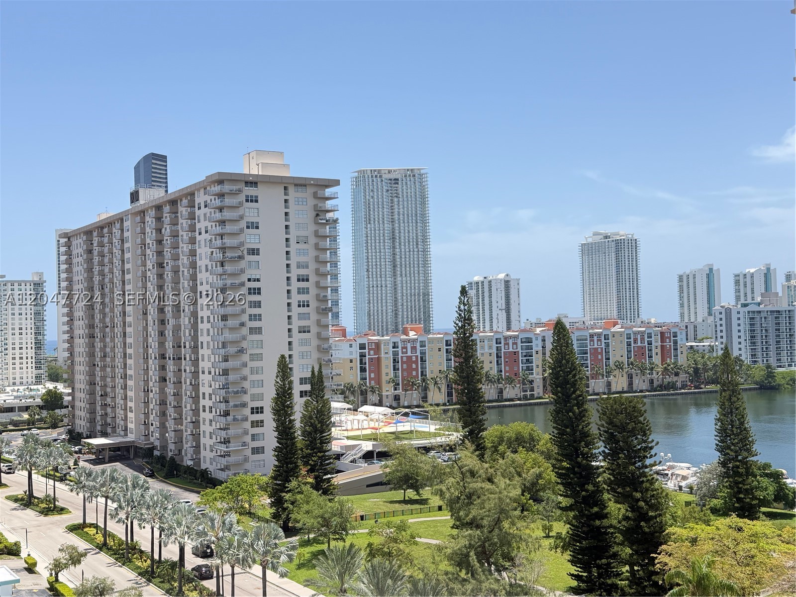 WINSTON TOWERS 500 CONDO - Residential