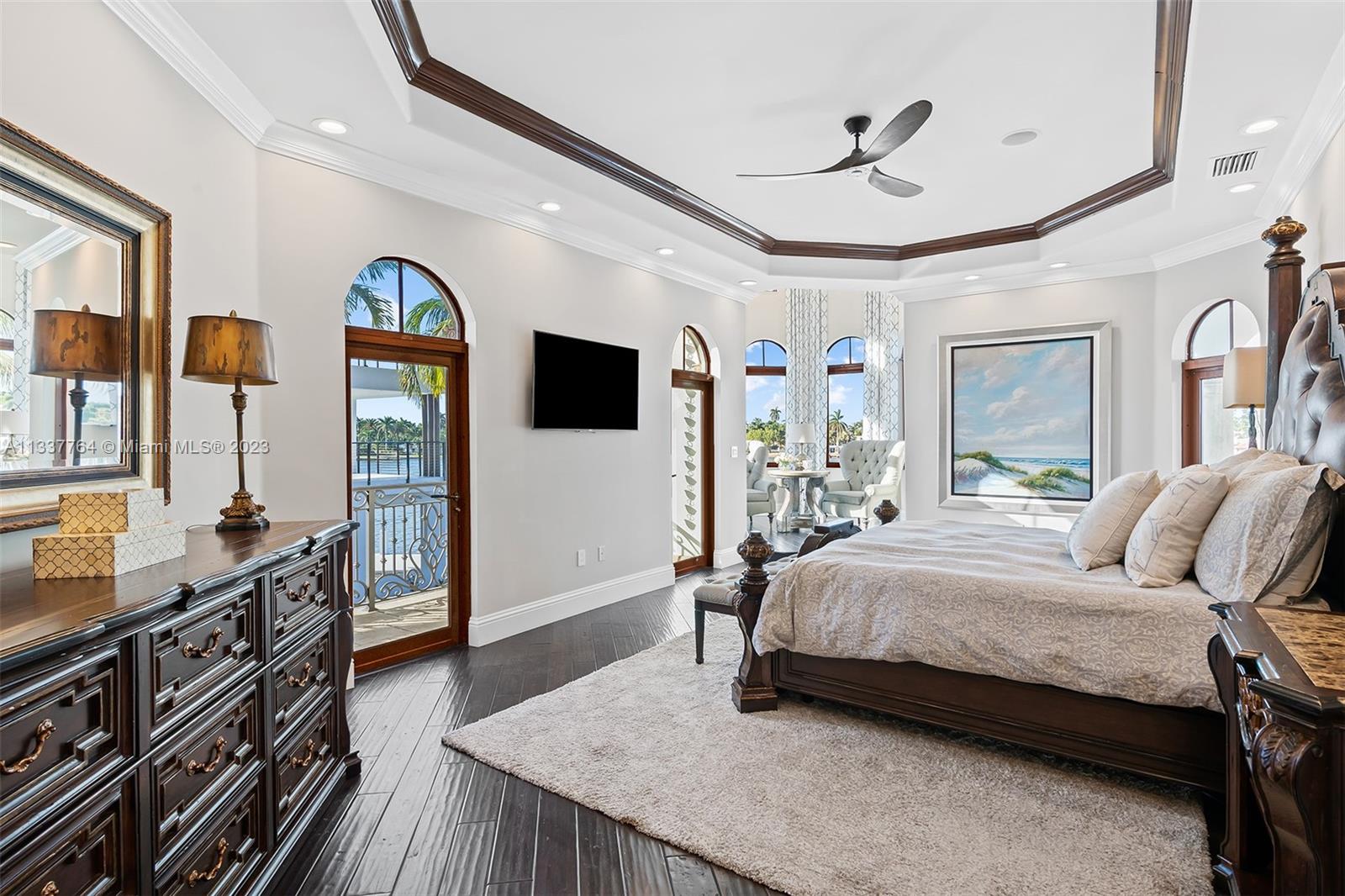 HOLLYWOOD LAKES SECTION - Residential
