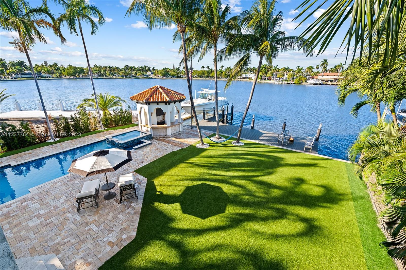 HOLLYWOOD LAKES SECTION - Residential