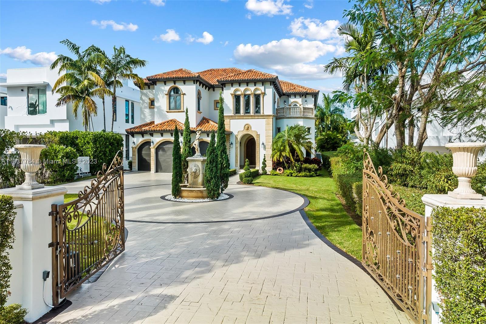 HOLLYWOOD LAKES SECTION - Residential