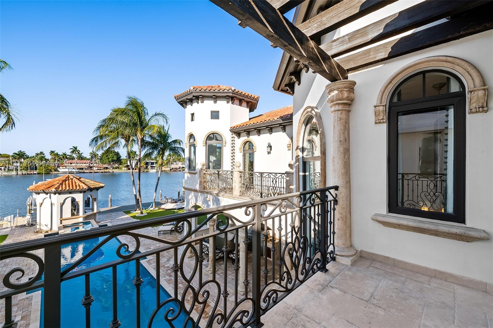 HOLLYWOOD LAKES SECTION - Residential