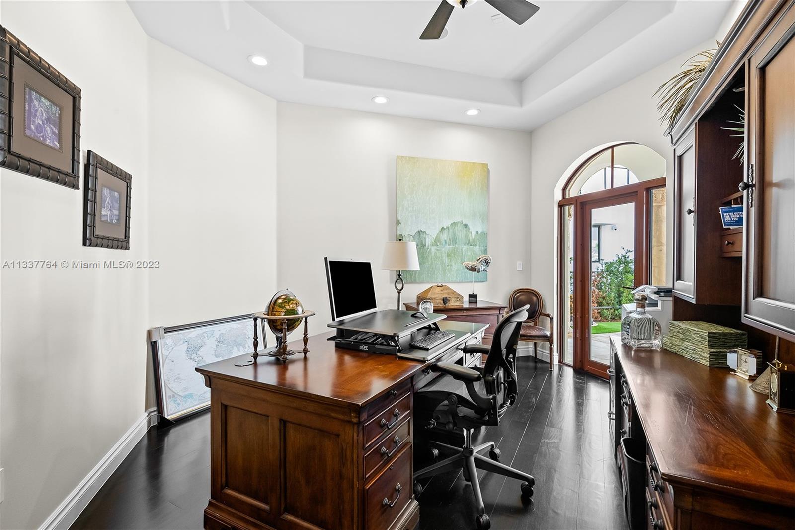 HOLLYWOOD LAKES SECTION - Residential