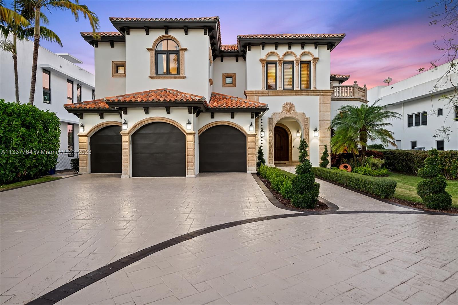 HOLLYWOOD LAKES SECTION - Residential
