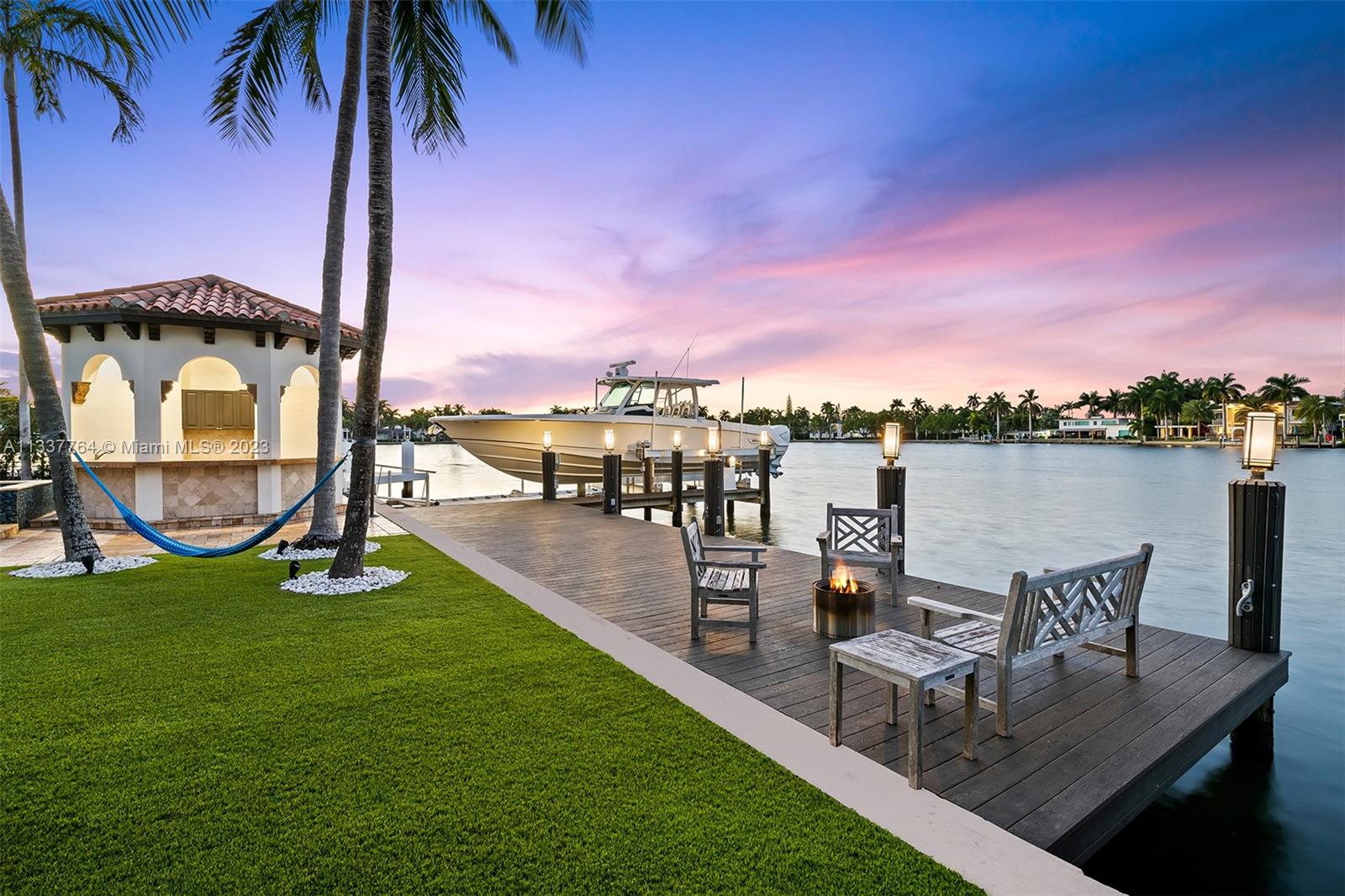 HOLLYWOOD LAKES SECTION - Residential