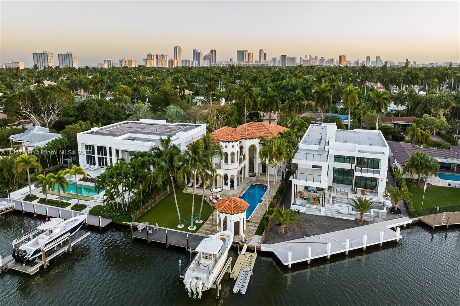 HOLLYWOOD LAKES SECTION - Residential