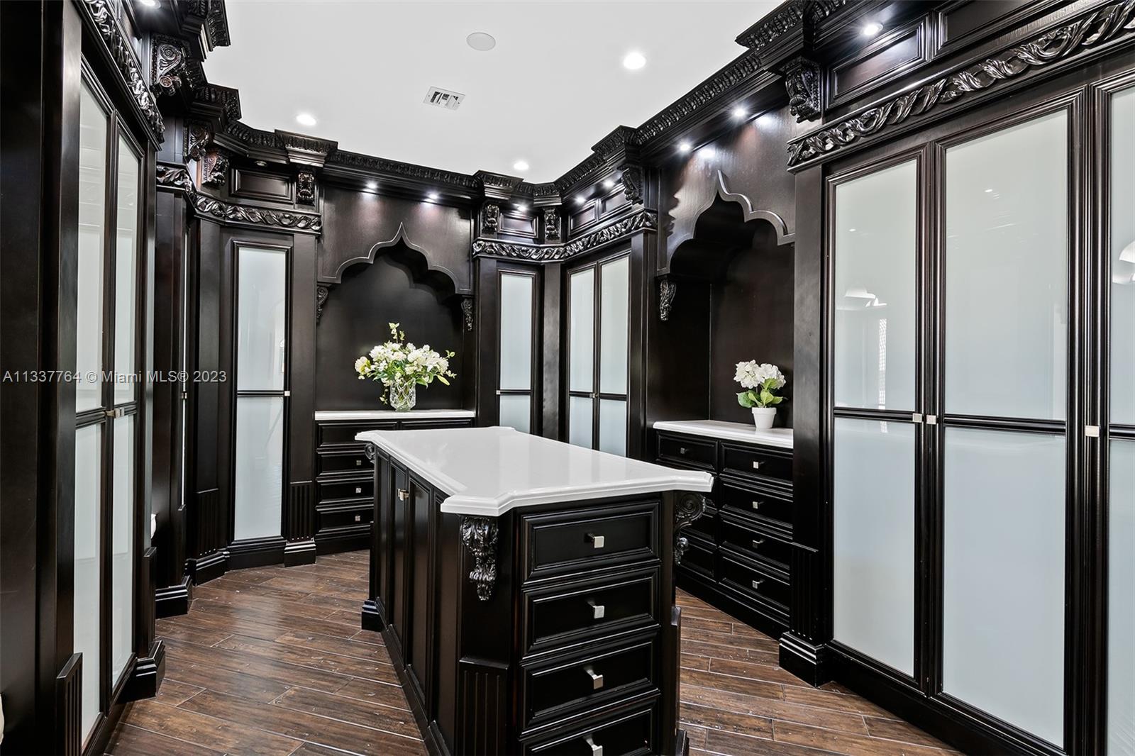 HOLLYWOOD LAKES SECTION - Residential