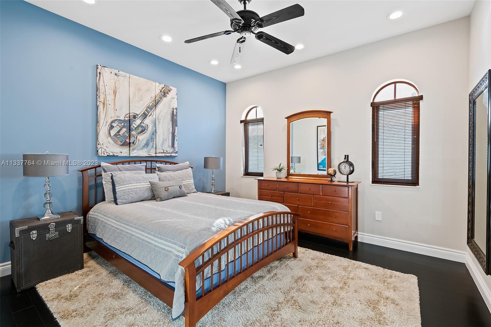 HOLLYWOOD LAKES SECTION - Residential