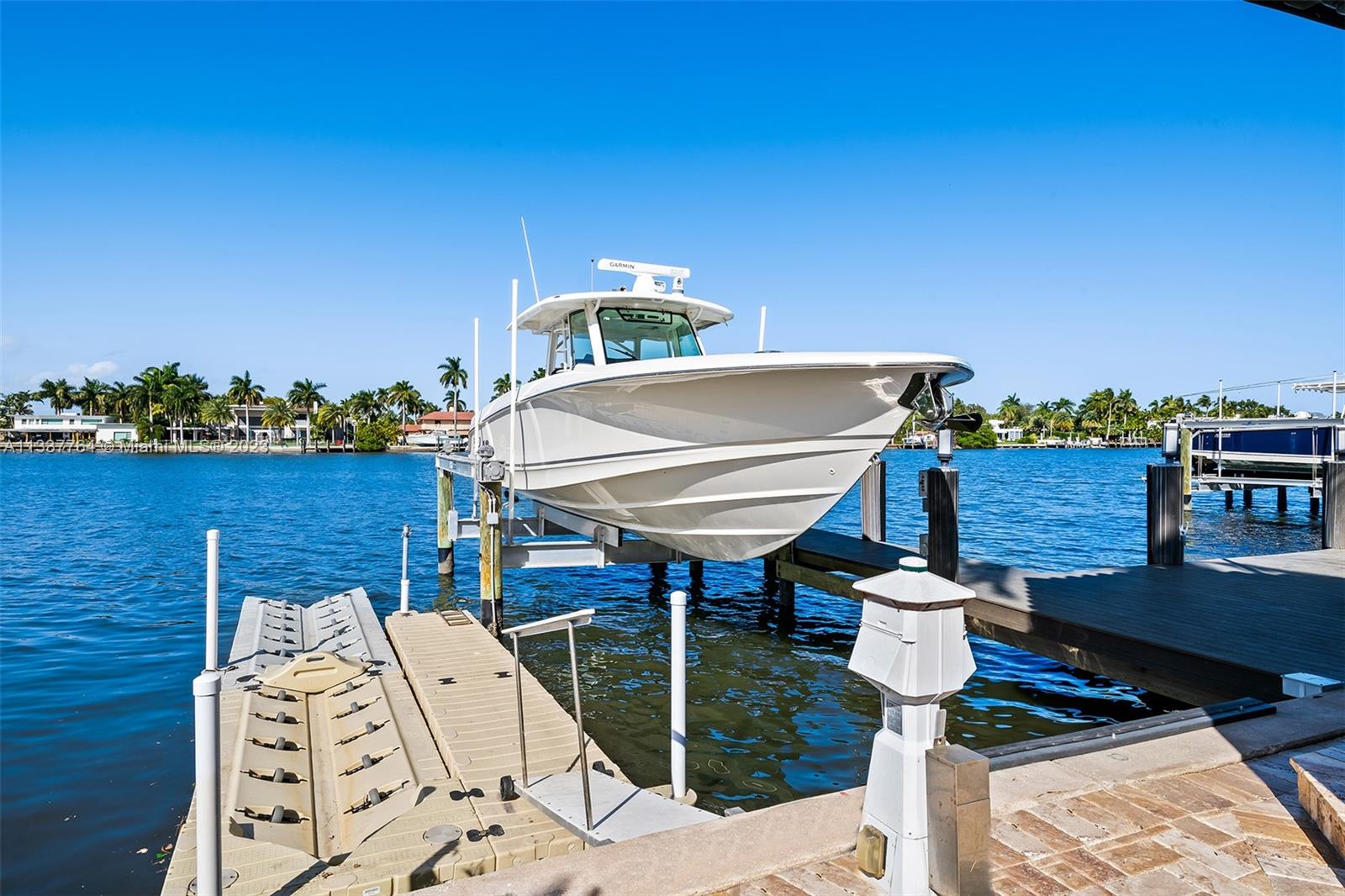 HOLLYWOOD LAKES SECTION - Residential