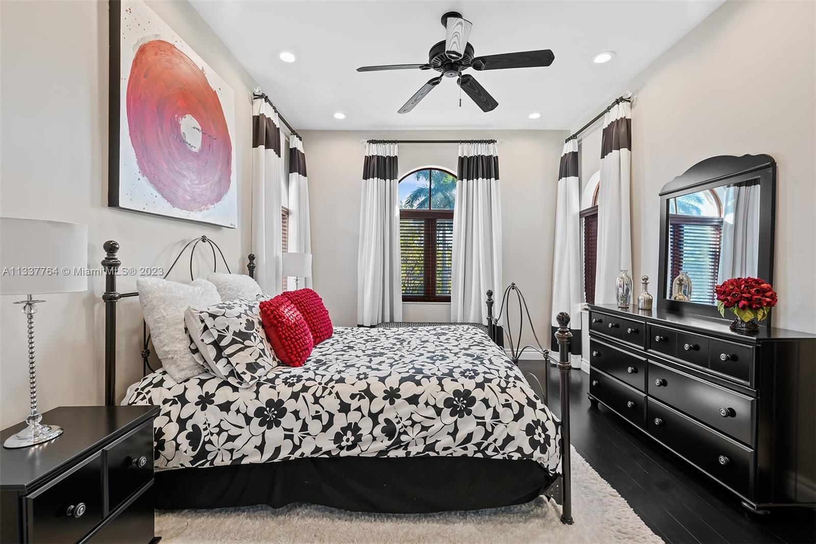 HOLLYWOOD LAKES SECTION - Residential