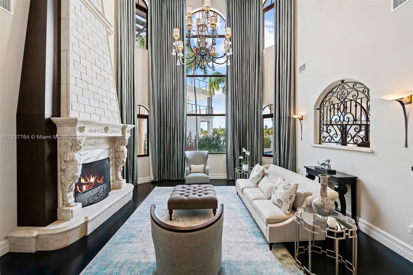HOLLYWOOD LAKES SECTION - Residential