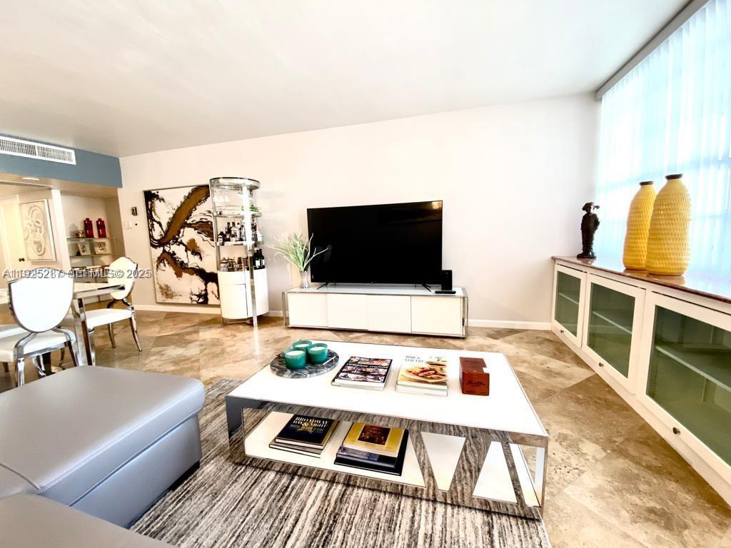 THE DECOPLAGE CONDO - Residential